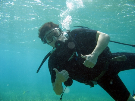 Wonderfull clear blue water in the Caribbean sea - Honduras